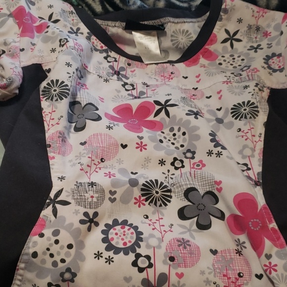 Cherokee scrub top - Picture 2 of 3